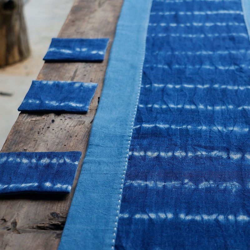 Yishanren | Blue dyed Linen tea mat Chinese style literary simple long strip hand-woven double-layer table flag tea mat cloth flag - ผ้ารองโต๊ะ/ของตกแต่ง - ผ้าฝ้าย/ผ้าลินิน 