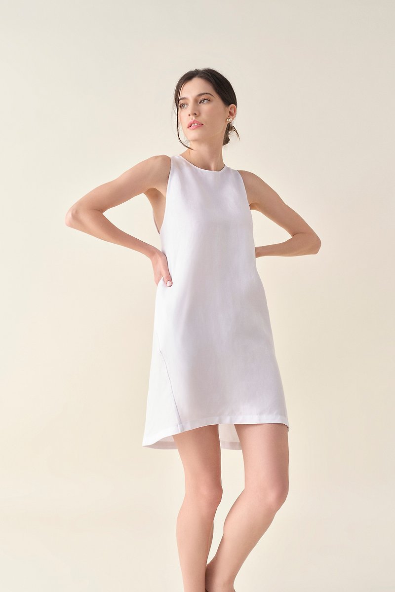 ヨーロッパとアメリカのセクシーなシンプルなオープン バック テンセル ミニスカート ホワイト香港ブランド環境保護ファッション - ワンピース - サステナブル素材 ホワイト