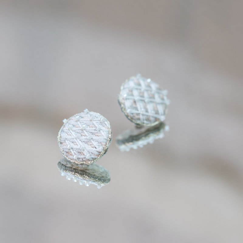 SOFT RULE embroidery earring - Earrings & Clip-ons - Thread White