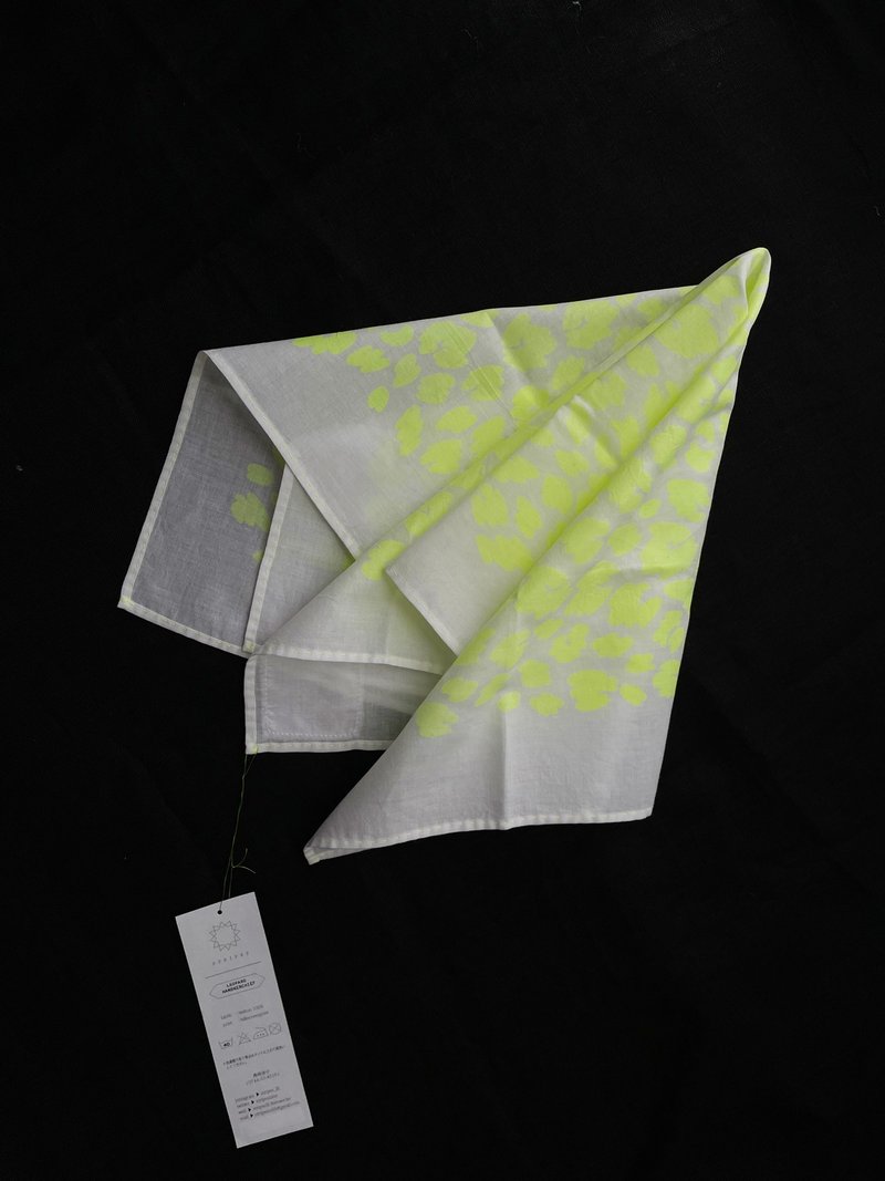leopard handkerchief  neon yellow - 絲巾 - 棉．麻 黃色