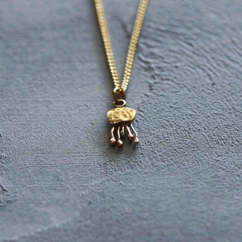 Mini jellyfish | Necklace | N568 - Necklaces - Other Metals Gold