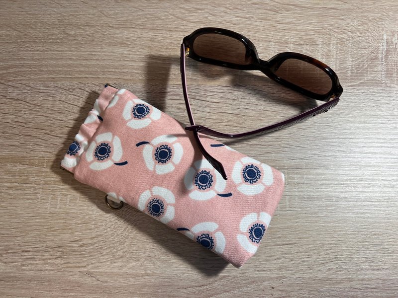 [In Stock] Nora Design Fabric Foundation Dandelion 8cm Shrapnel Glasses Storage Bag Storage Cloth Small Items - กล่องแว่น - ผ้าฝ้าย/ผ้าลินิน 