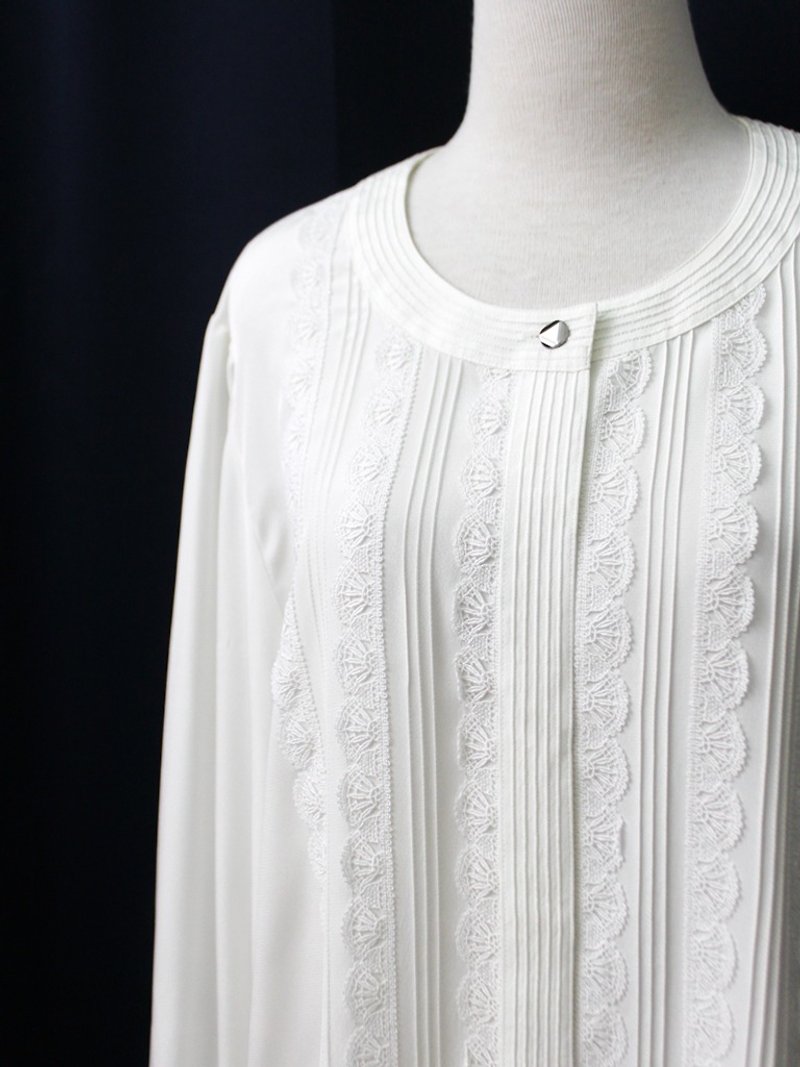 [RE0310T1861] Nippon forest department lace stitching round neck white shirt vintage - Women's Shirts - Polyester White