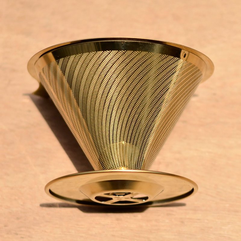 Effectively filter out coffee fines丨Driver titanium gold flow rate coffee filter cup 2-4cup-with chassis - เครื่องทำกาแฟ - โลหะ สีทอง