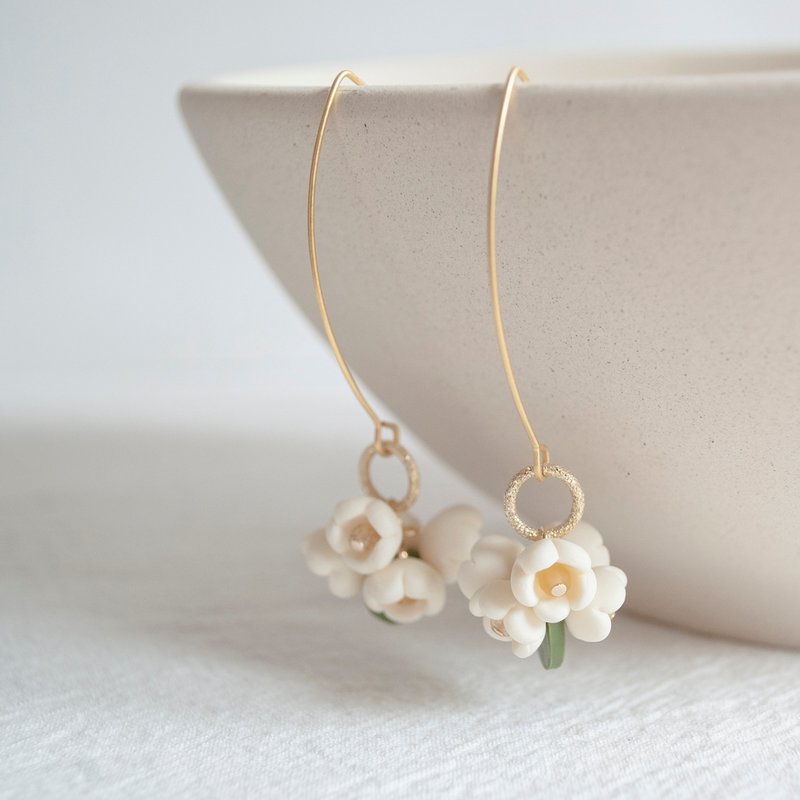 teatime Frangipani scented afternoon tea 2 earrings and ear clips - ต่างหู - ดินเหนียว ขาว