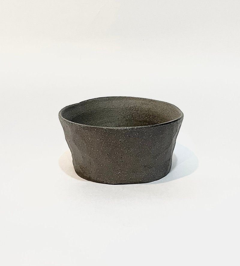 【物喜工作室】柴燒碳悶技法 刻碗 - 花瓶/陶器 - 陶 黑色