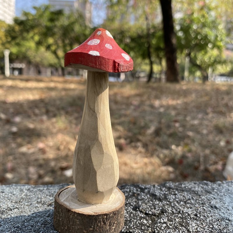Camphor wood hand-carved mushroom woodcarving (Taiwan hand-carved) - Items for Display - Wood Red