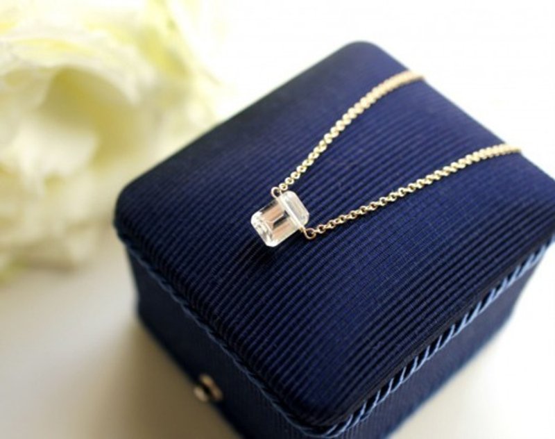 White Topaz Square Necklace Courtney - สร้อยคอ - เครื่องเพชรพลอย สีใส