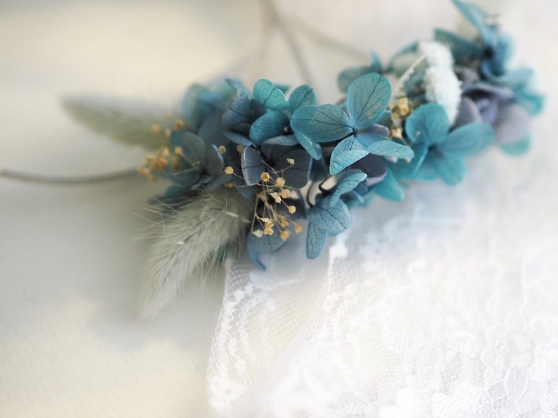 Crown flower wrist flower dual use DeepSea sea bride bridesmaid wrist flower eternal flower wedding - Hair Accessories - Plants & Flowers Blue