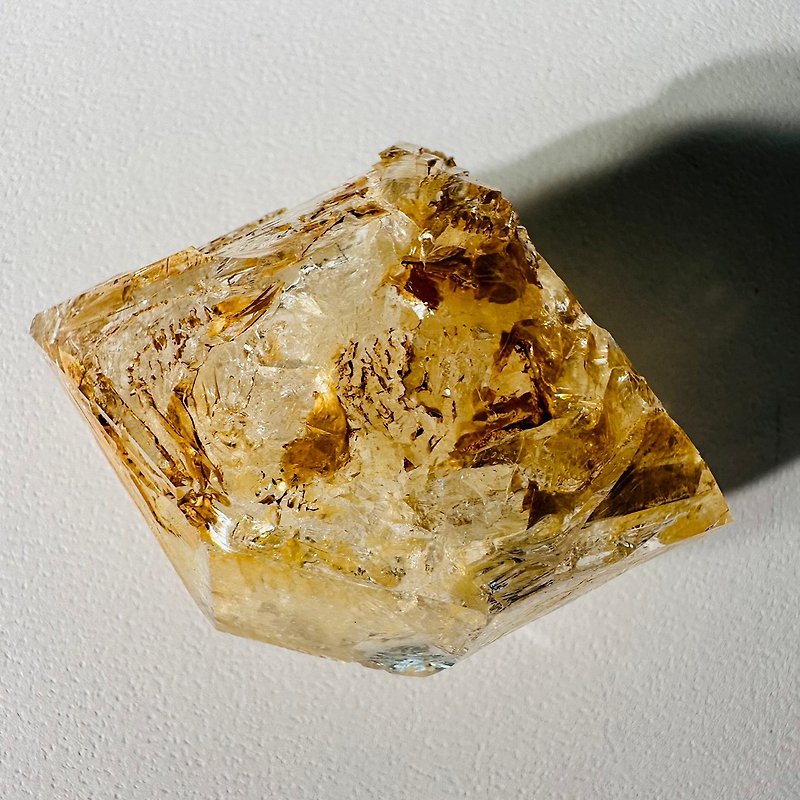 巴基斯坦黃泥骸骨水晶1 彩虹開窗 骨幹水晶開窗 原石原礦寶石 - 擺飾/家飾品 - 其他材質 黃色