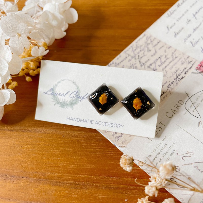 單花簡約系列 橘花 黑色方款 925純銀針耳環/無痛耳夾 - 耳環/耳夾/耳骨夾 - 植物．花 黑色