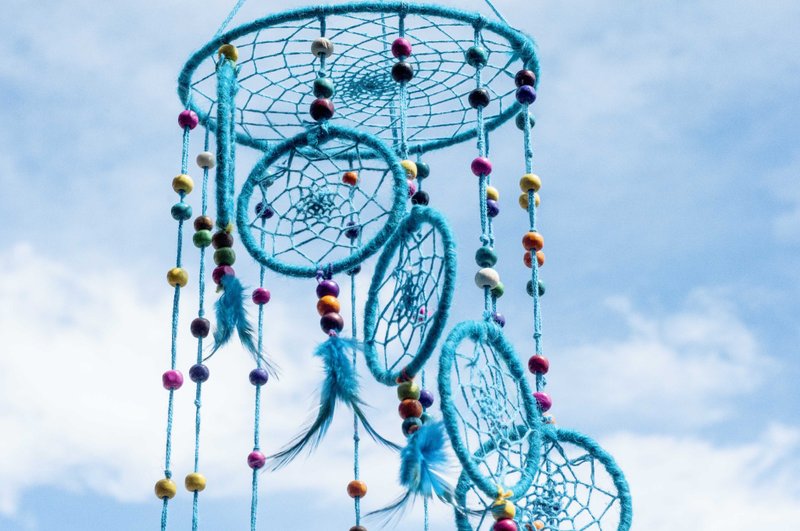 Hand-woven cotton and linen rainbow dream catcher charm Boho wool thread feather dream catcher-blue rotating ladder - ของวางตกแต่ง - ผ้าฝ้าย/ผ้าลินิน สีน้ำเงิน