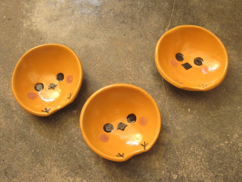 DoDo hand-made animal shape bowl-chicken dish*1 piece - จานเล็ก - ดินเผา สีเหลือง