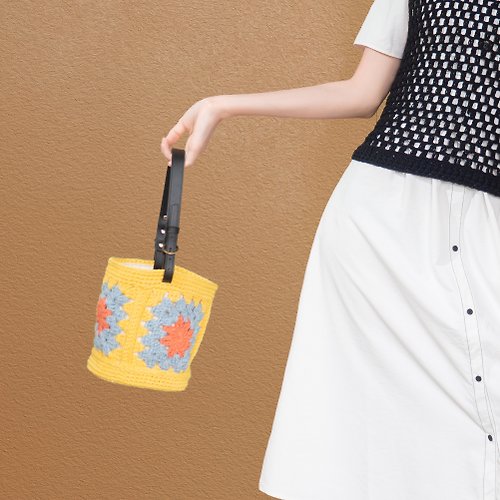 MikkaFashion 色彩繽紛的回憶系列 | 真皮手提祖母方格手工編織水桶包