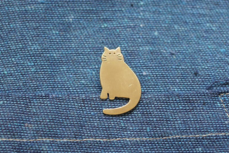 手造黃銅貓胸針 #07。Handmade Brass Cat pin。真鍮鍛金ブローチ - 胸針/心口針 - 銅/黃銅 橘色