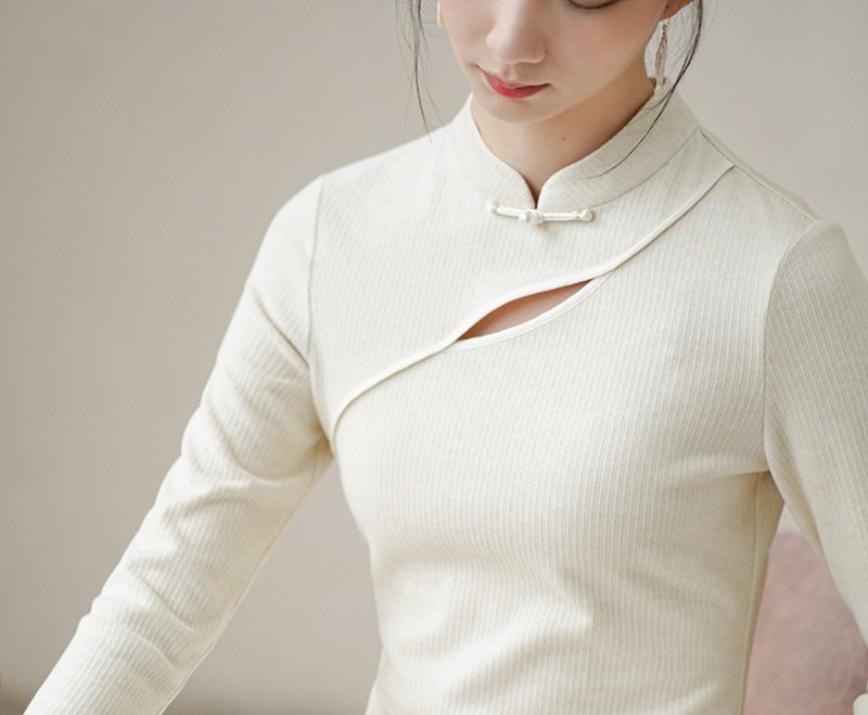 New Chinese Style Stand Collar Hollow Knit Base Shirt - Vintage Inspired Apricot Top - เสื้อผู้หญิง - ผ้าไหม ขาว