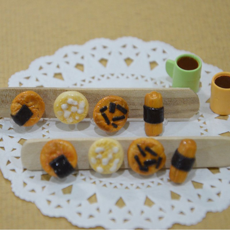 Japanese confectionery earrings (ear acupuncture OR clip type)-Senbei & snow crackers - ต่างหู - ดินเหนียว สีนำ้ตาล