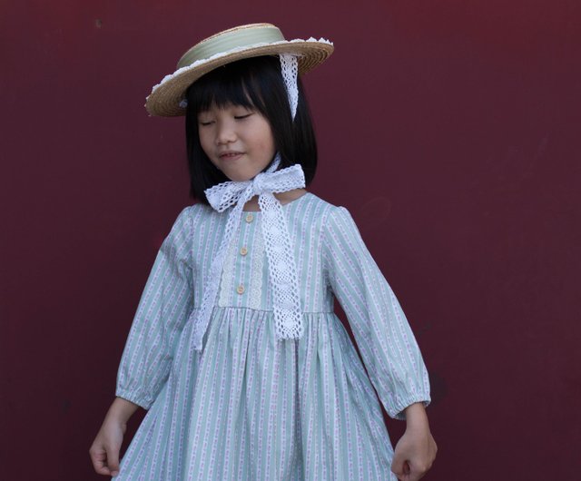 ハンドメイド子供服 上品なネイビーカラーの花柄前掛けエプロンワンピース フラワーレースエプロンワンピース＊°+