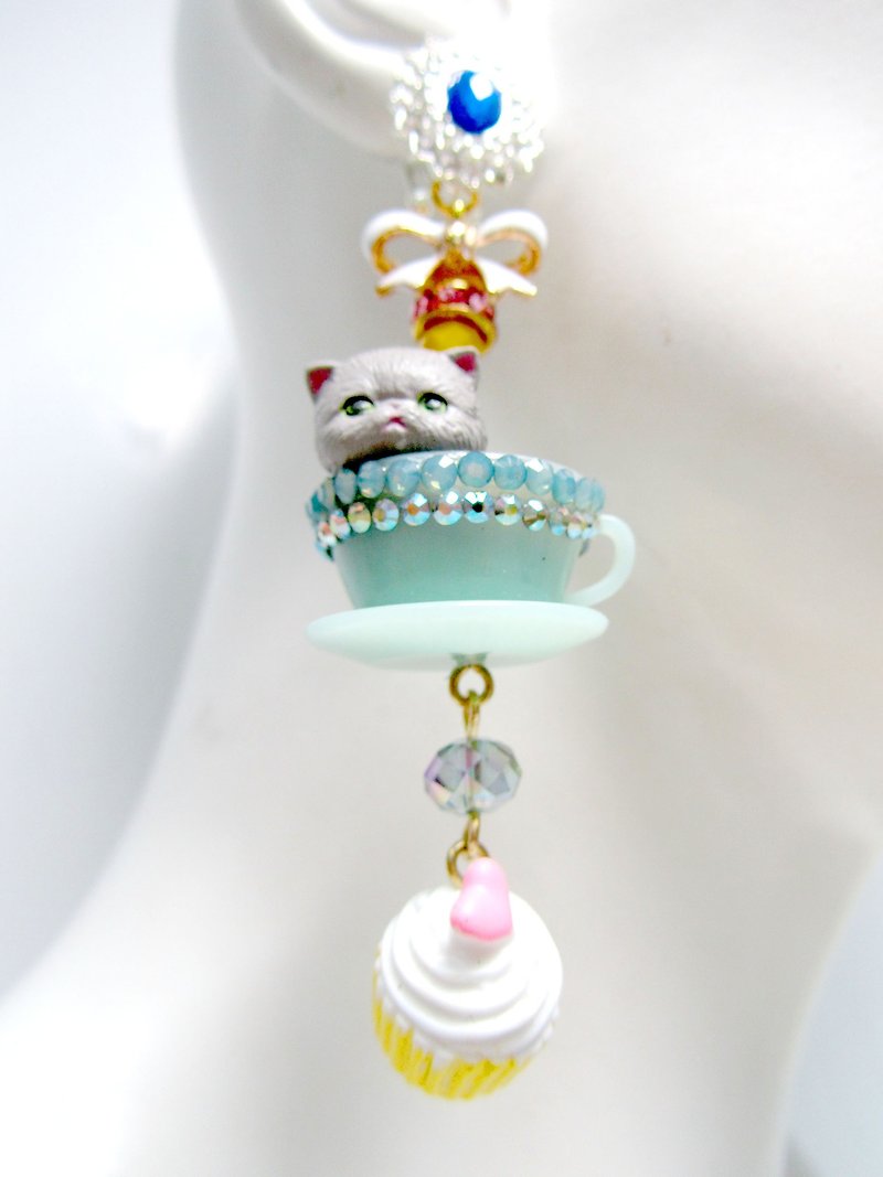 The LO TIMBEE**cat mug section**Single Offer French lady cat earrings teacup teatime SWAROVSKI crystal protein crystal shiny gorgeous little romantic dessert aristocracy - Earrings & Clip-ons - Paper White