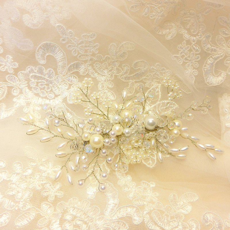 。ライトネット - ヨーロピアンスタイルの手作りブライダルヘッドドレスの結婚式のビュッフェで飾ら幸せな花嫁の頭飾りの上に置きます - ヘアアクセサリー - 金属 ホワイト