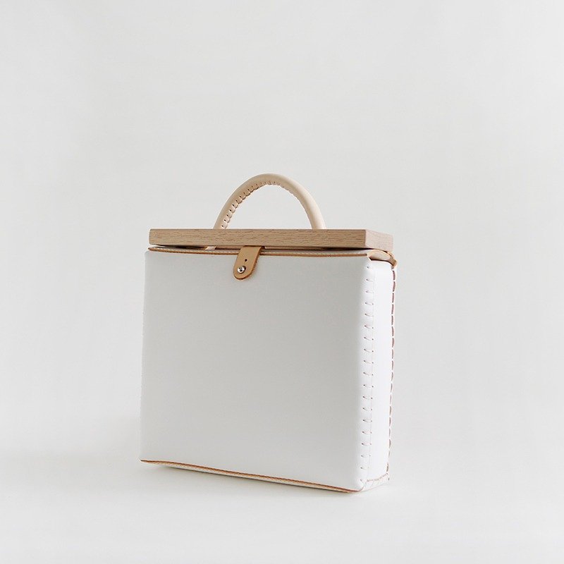 JOYDIVISION Blanc white vegetable tanned leather handmade retro WOOD Diana package female hand bag handbag - กระเป๋าแมสเซนเจอร์ - หนังแท้ ขาว