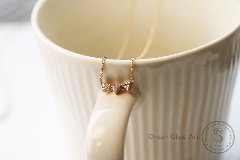 【Gift】Triangle Diamond Diamond Zircon Necklace 14K Gold Injection Gold Injection - Necklaces - Other Metals Gold
