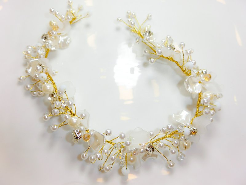 Wear a happy ornament - petal flying - white - Hair Accessories - Other Metals White