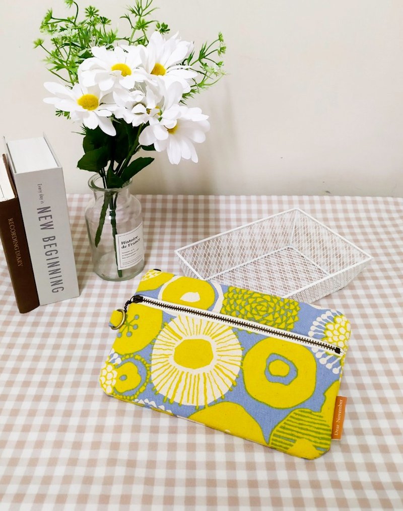 Pickup series coin purse/universal bag/zipper storage bag/sunshine yellow chrysanthemum style - Wallets - Cotton & Hemp Yellow