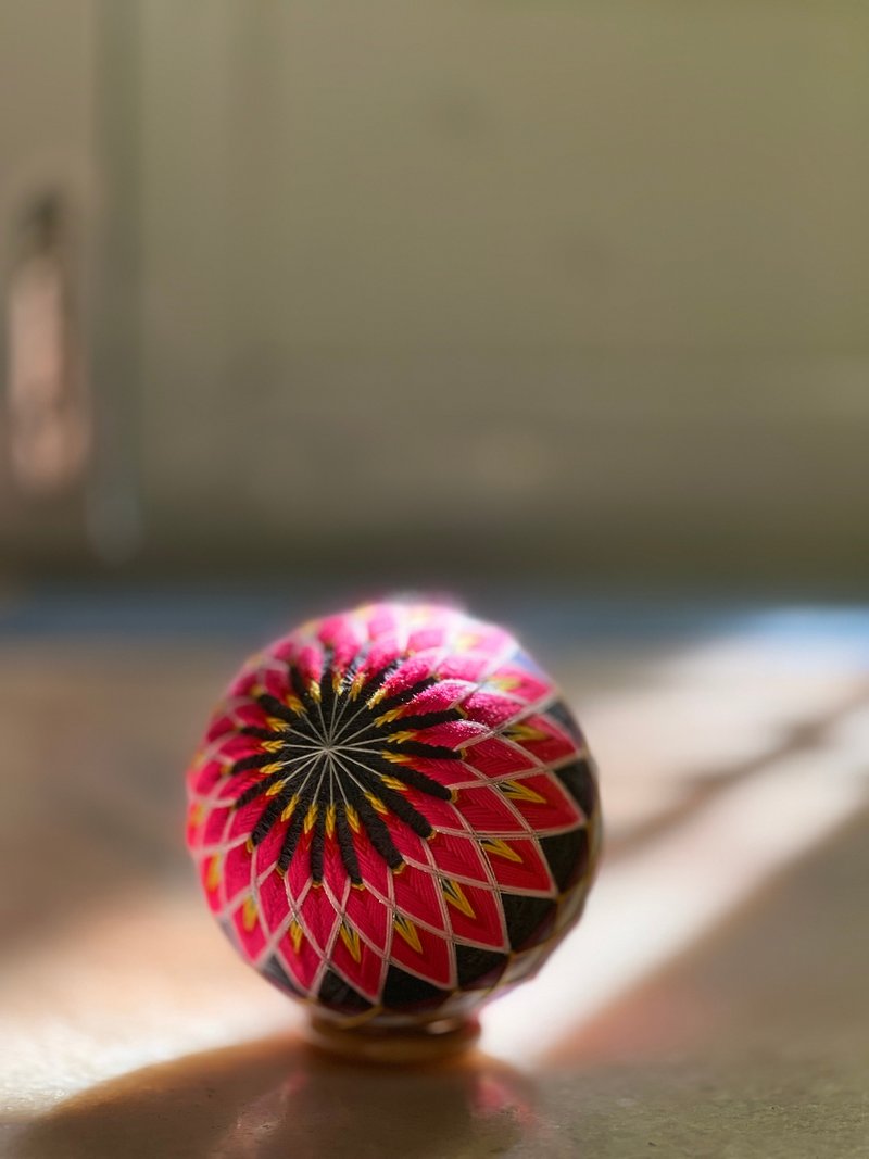 手工編織|日本手藝|手鞠球|菊 - 擺飾/家飾品 - 棉．麻 粉紅色