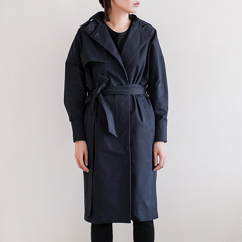 Dark blue cotton classic reprint Shylock minimalist silhouette profile of a sense in the long section lace collar long trench coat classic dark button design neutral beige dark blue 2-color couple models new winter wind COS minimalist wall crack recommenda - Women's Blazers & Trench Coats - Cotton & Hemp Blue