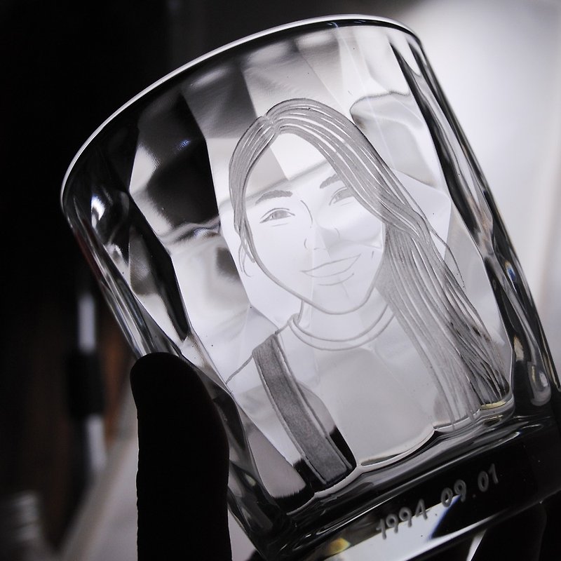 390cc【長髮美女鑽石杯】(寫實版) 女朋友畫像客製玻璃杯刻字肖像 - 似顏繪/人像畫 - 玻璃 白色