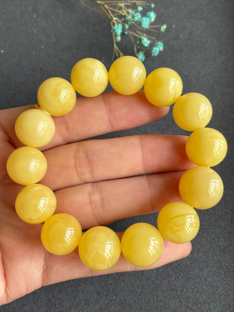 Pure natural raw ore Russian chicken oil yellow floating white flower Wax bracelet Wax super thick texture enchanting