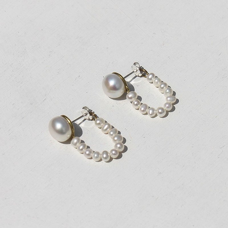 鞦韆黃銅珍珠耳環 - 925純銀耳針 / 夾式耳環 - 耳環/耳夾 - 珍珠 白色