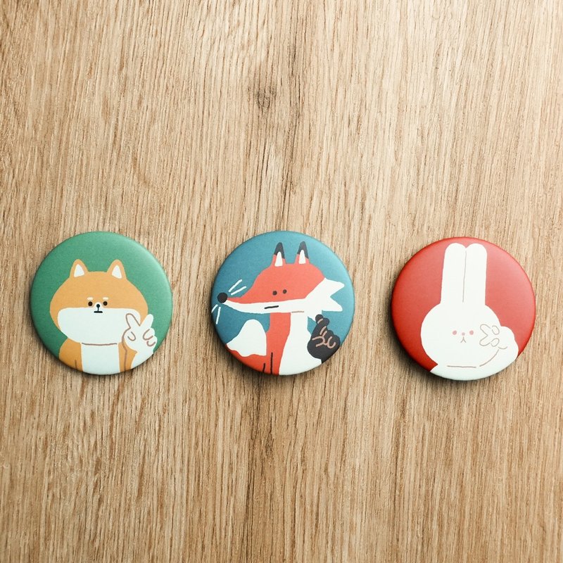 Say Yeah ピンバッジ 44mm - 白うさぎ / 柴犬 / キツネ - ピンバッジ・ピンズ - 金属 レッド