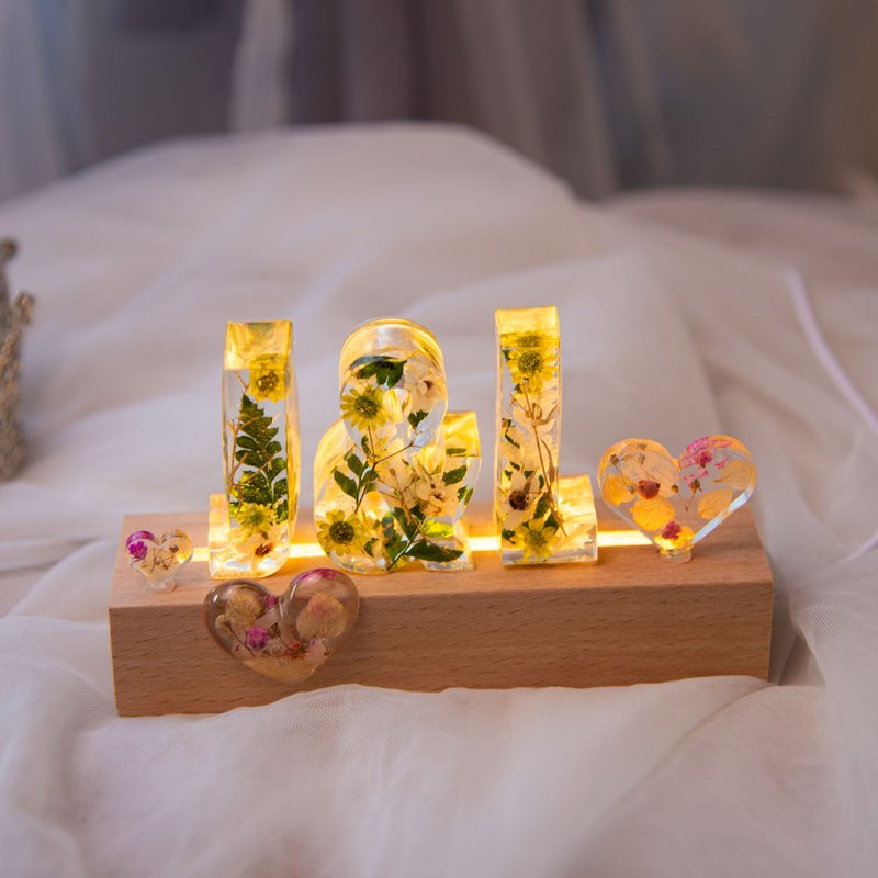 【U&Me】Customized English Love Preserved Flower Dried Flower Memorial Night Lamp/9 types in total - โคมไฟ - เรซิน สีเขียว