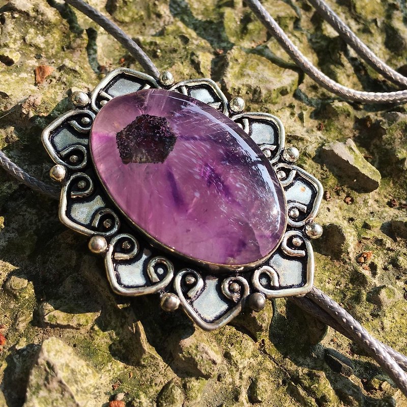 【Lost and find】Trapiche Amethyst Time Tunnel Amethyst Necklace - Necklaces - Gemstone Purple