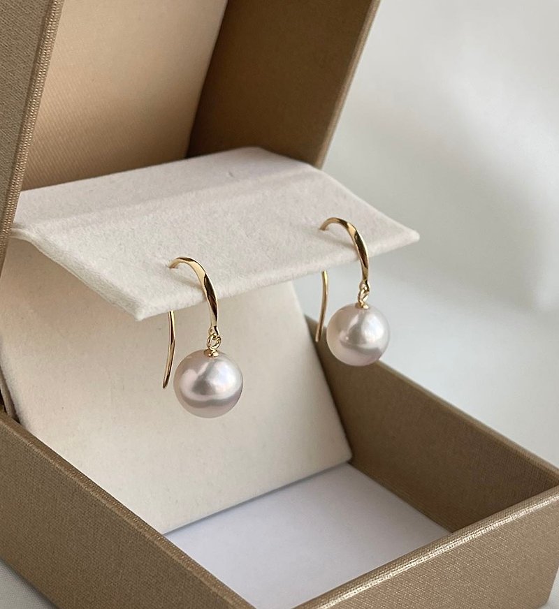 Akoya pearl earrings, pearl earrings, K18 gold, made in Japan, present, gift, pearl, pearl ear nail, pearl ear ring, ear nail, ear ring, rare pearl, gift, made in Japan. - ต่างหู - ไข่มุก ขาว