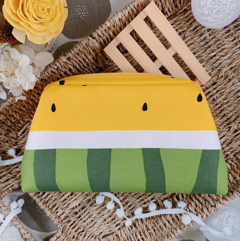 Xiaoyu Watermelon-Large Opening Bracket Zipper Bag - กระเป๋าเครื่องสำอาง - ผ้าฝ้าย/ผ้าลินิน สีเหลือง