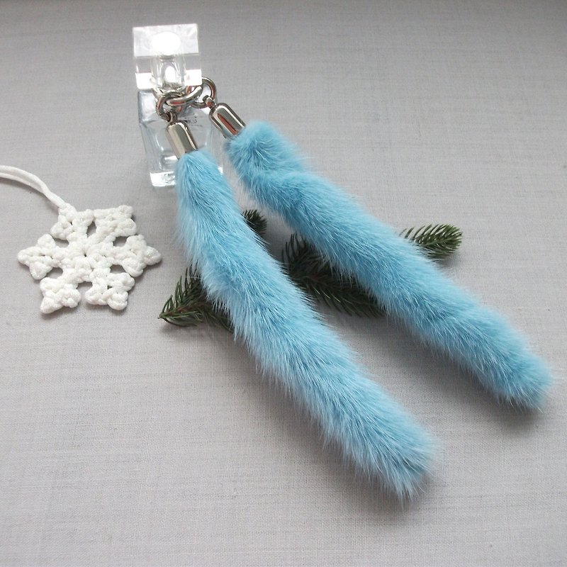 Keychain made of 2 blue mink tails - 鑰匙圈/鎖匙扣 - 真皮 藍色