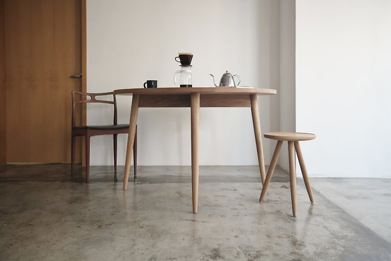 實木極簡圓餐桌 - 餐桌/書桌 - 木頭 