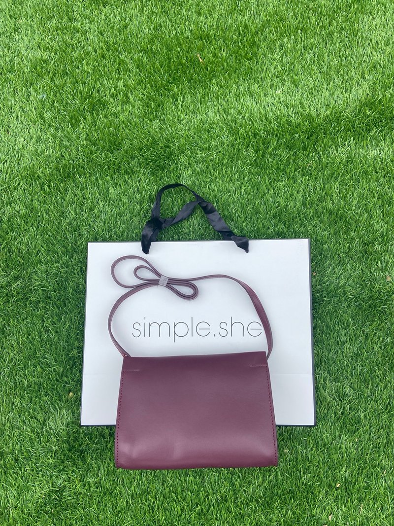 simple.she cube mini 2 way clutch shoulder strap leather bag burgundy col - กระเป๋าแมสเซนเจอร์ - หนังแท้ สีแดง