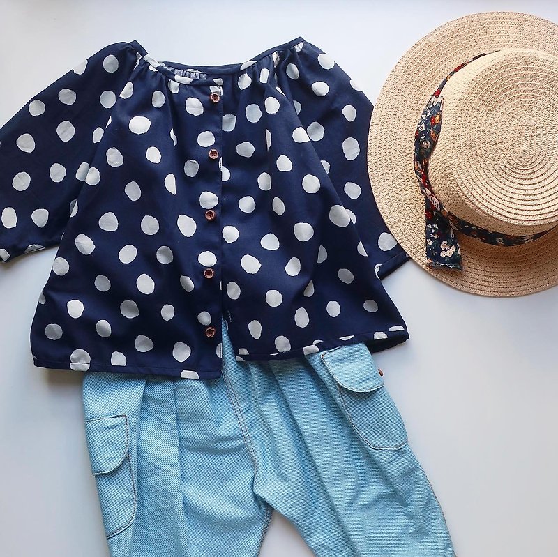 Handmade Japanese Polka Dot Kids Top - เสื้อยืด - ผ้าฝ้าย/ผ้าลินิน สีน้ำเงิน