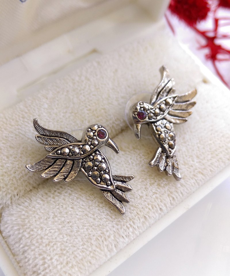 Western antique ornaments. AVON cute little bird pin earrings - Earrings & Clip-ons - Other Metals Purple