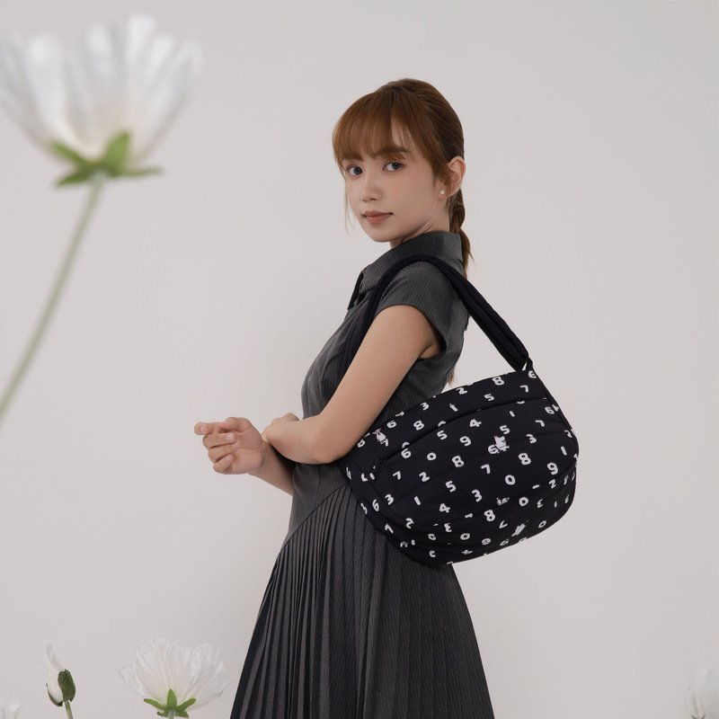 【Pinkoi x Moomin x SOU・SOU】Puff cross-body bag joint design special edition - Messenger Bags & Sling Bags - Nylon Black