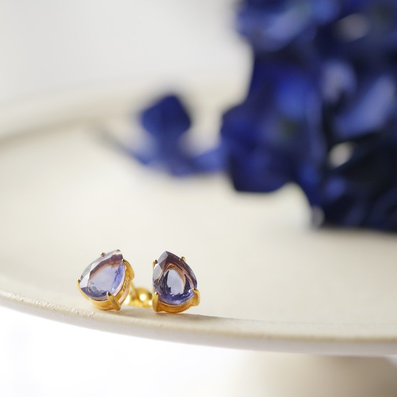 光で色が変わる｜カラーチェンジフローライトの花びらピアス/イヤリング　ゴールド/シルバー　紫陽花　しずく - 耳環/耳夾/耳骨夾 - 其他金屬 藍色