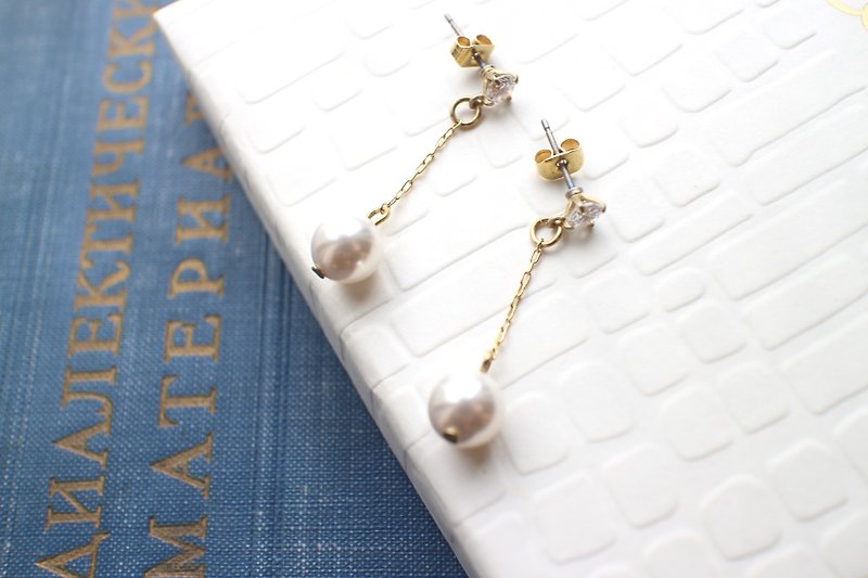 The snow-pearls zircon earrings - Earrings & Clip-ons - Copper & Brass White