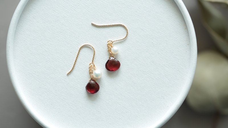 Red Stone Pearl Simple Earrings│14KGF Changeable Clip-On Love Luck Lucky Earrings - Earrings & Clip-ons - Crystal Red