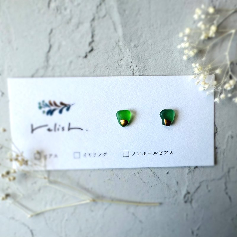 [Resale] Gift from the sea, sea glass, gold-laced, lined earrings, non-pierced earrings, simple, small, gold, green, glass, office, tiny, polished - Earrings & Clip-ons - Glass Green