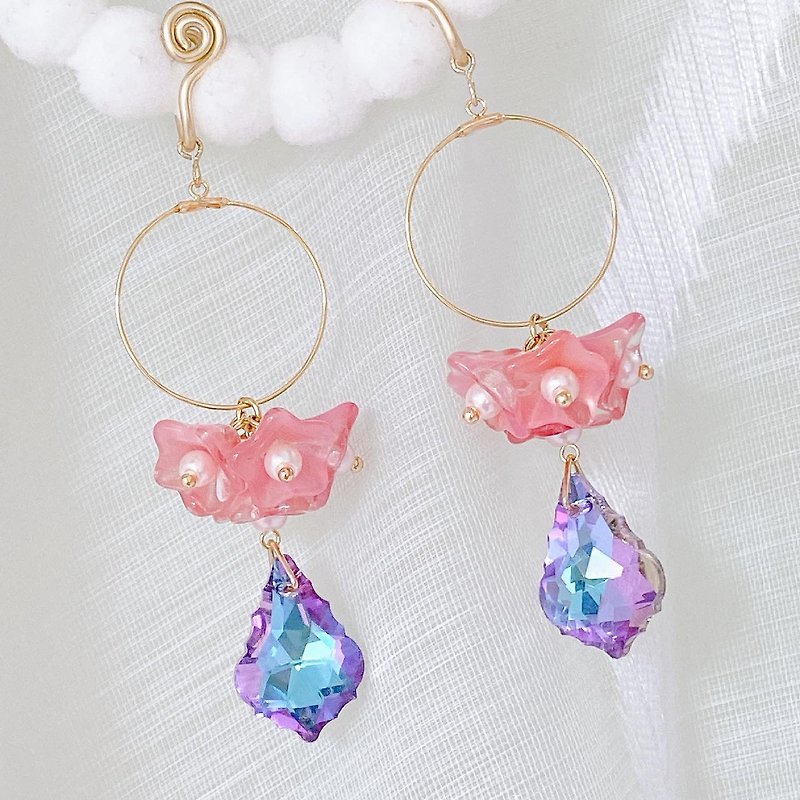 *Only one pair*Glass Flower Ball x Leaf Shaped Diamond Healing Earrings Painless Clip-On/Auricles - ต่างหู - กระจกลาย สึชมพู