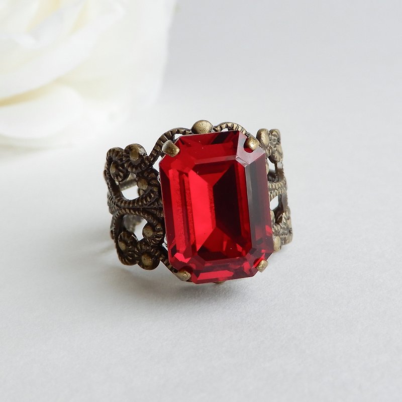 Siam red Large rectangle cut glass ring Adjustable antique girly rococo style - แหวนทั่วไป - แก้ว สีแดง